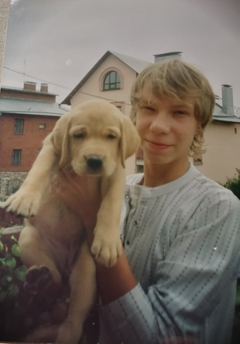 Сын с маленькой милой Златой на руках на нашей террасе. Из архива Гончаровой Г.Г.