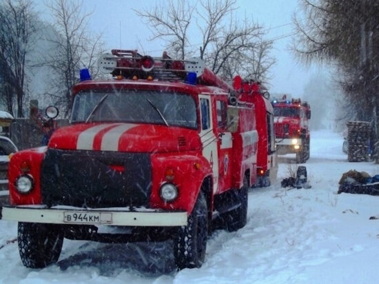     Оборудование и дрова сгорели при пожаре на Воронежской в Хабаровске ФОТО: ГУ МЧС России по Хабаровскому краю