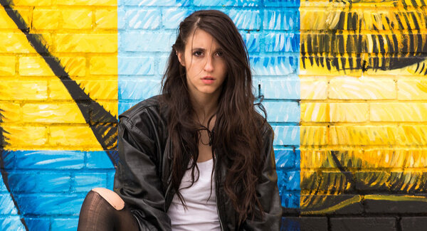 Энергию денег и благополучия отпугивает неопрятная, рваная одежда. Старые вещи притягивают энергию бедности, дают Вселенной посыл, что вам не нужен успех, вас и так всё устраивает. Фото © Shutterstock