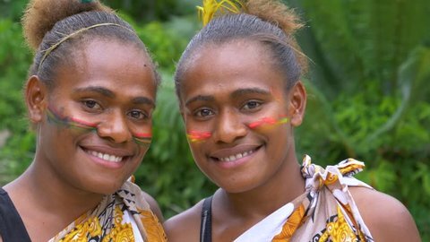 Сестры-близнецы.