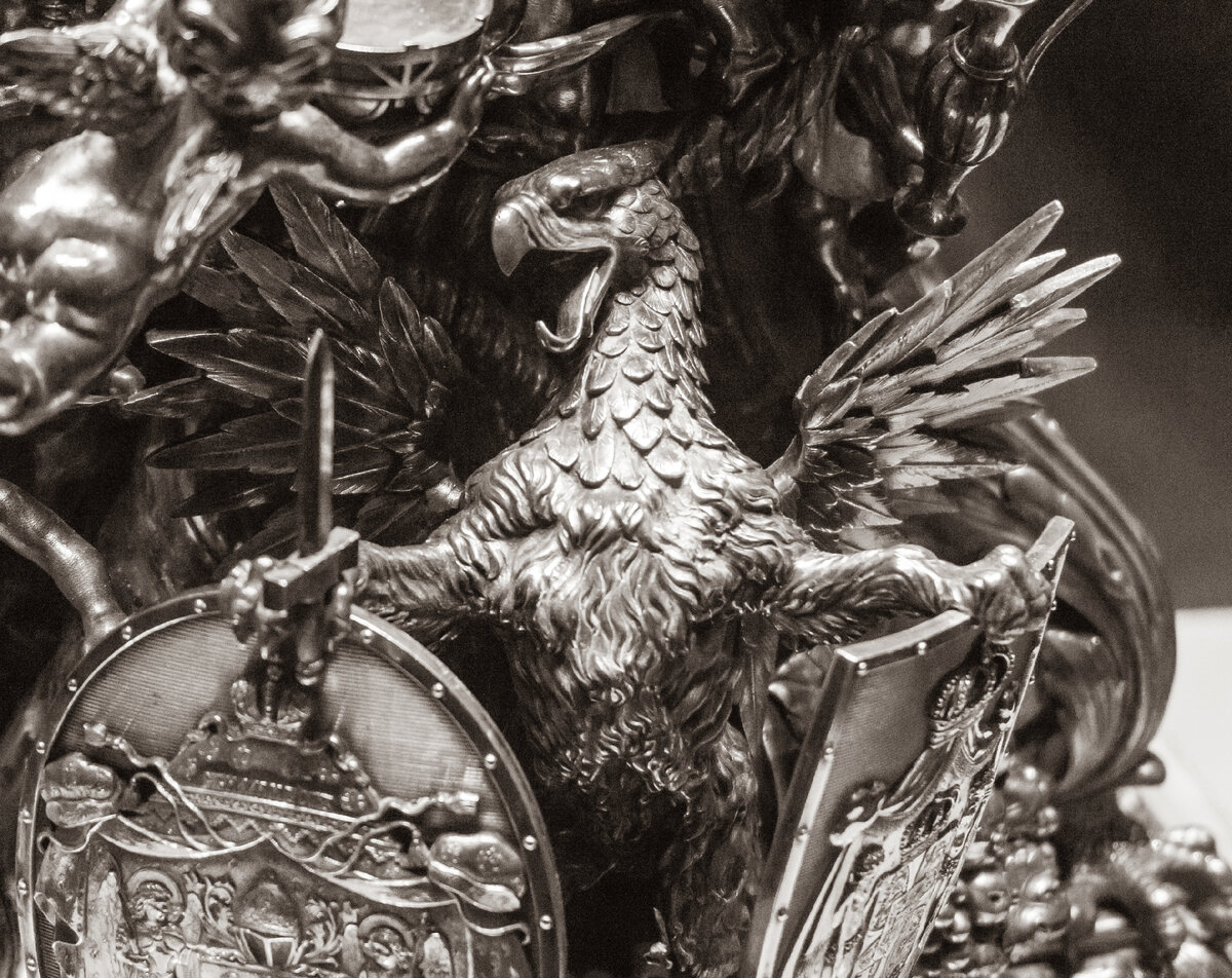 Для вопросов теста я взяла картины с лицензией "Общественное достояние" из Википедии и фотографии из семейного архива