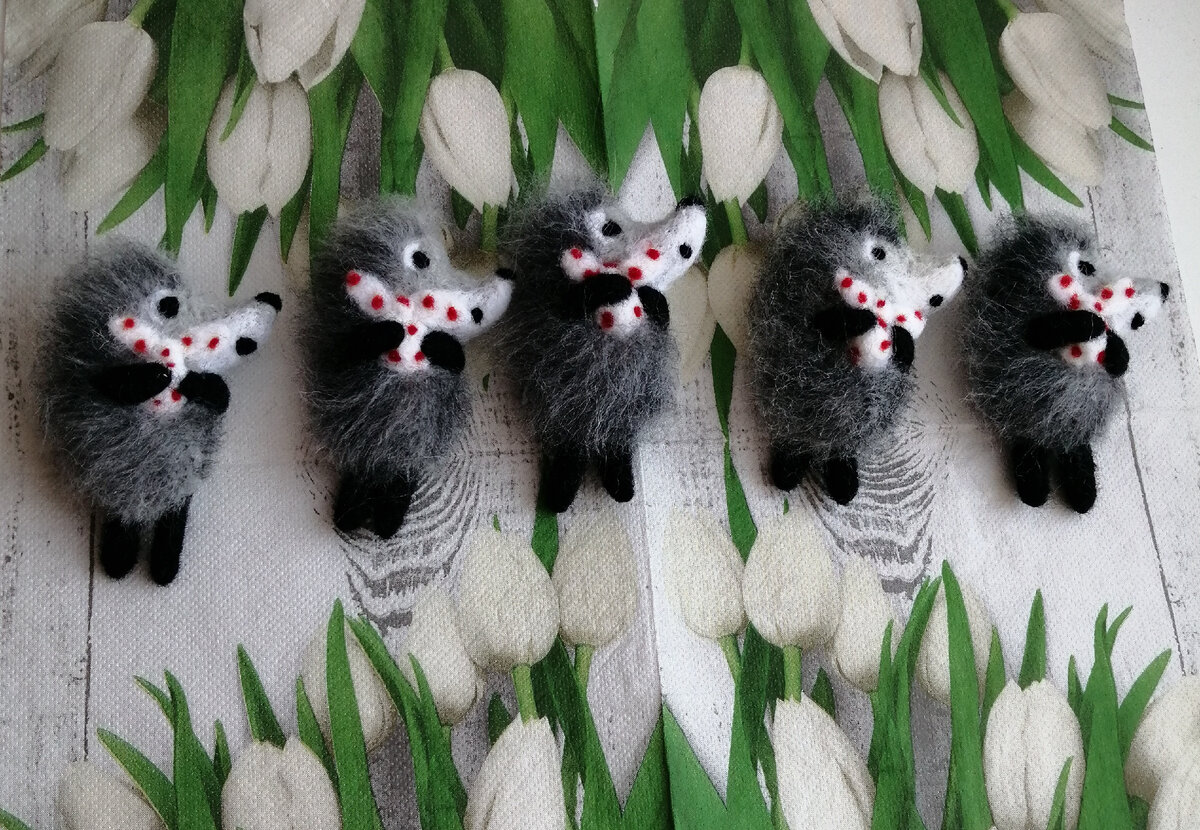 вот такие мотивы на тему ежиков