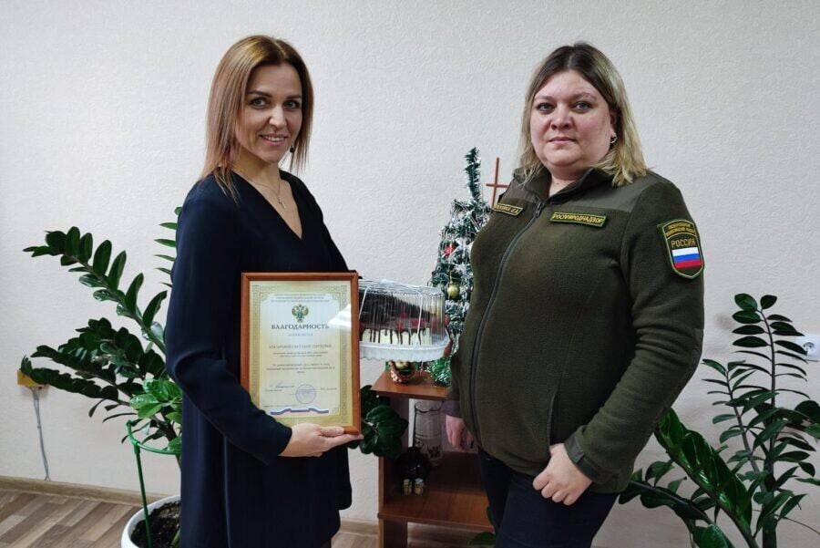    Артистку оренбургского цирка Светлану Косареву наградили за спасение медвежат Елена Шкатова