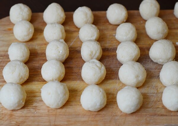 Сырные шарики во фритюре на праздничный стол