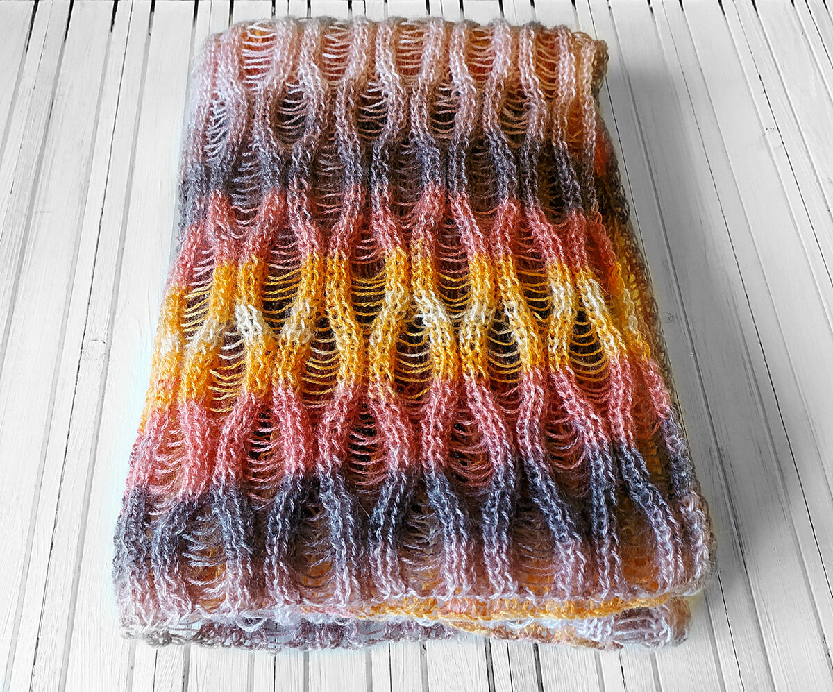 Шаль из секционной пряжи крючком