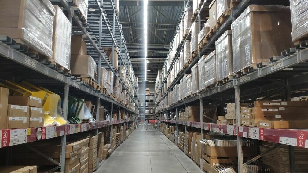     В Дзержинском районе Волгограда стартовала подготовка к строительству крупнейшего в Южном федеральном округе логистического центра «Вайлдберриз». Разместится он на участке между улицами Авторемонтной, Дубовой Балкой и проездом Бузулукским.