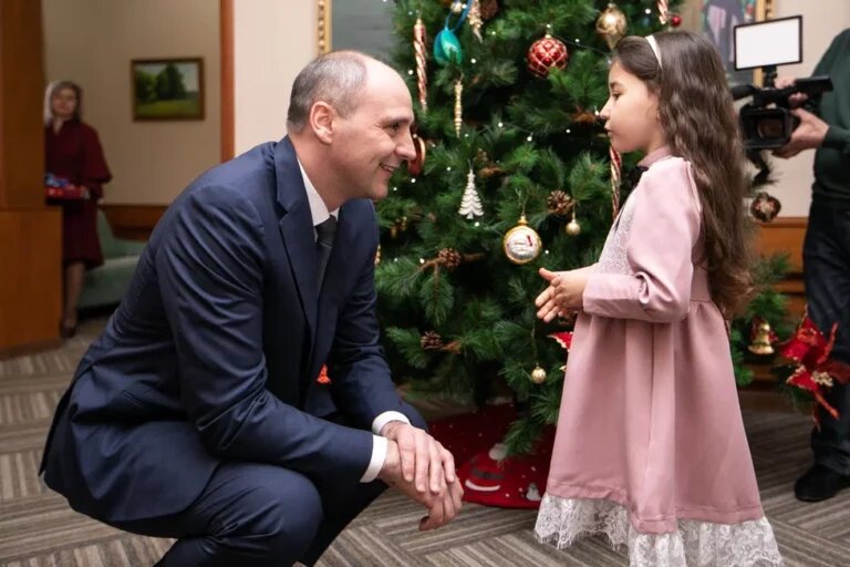    Денис Паслер: Давайте вместе дарить детям новогоднее чудо Марина Шарт