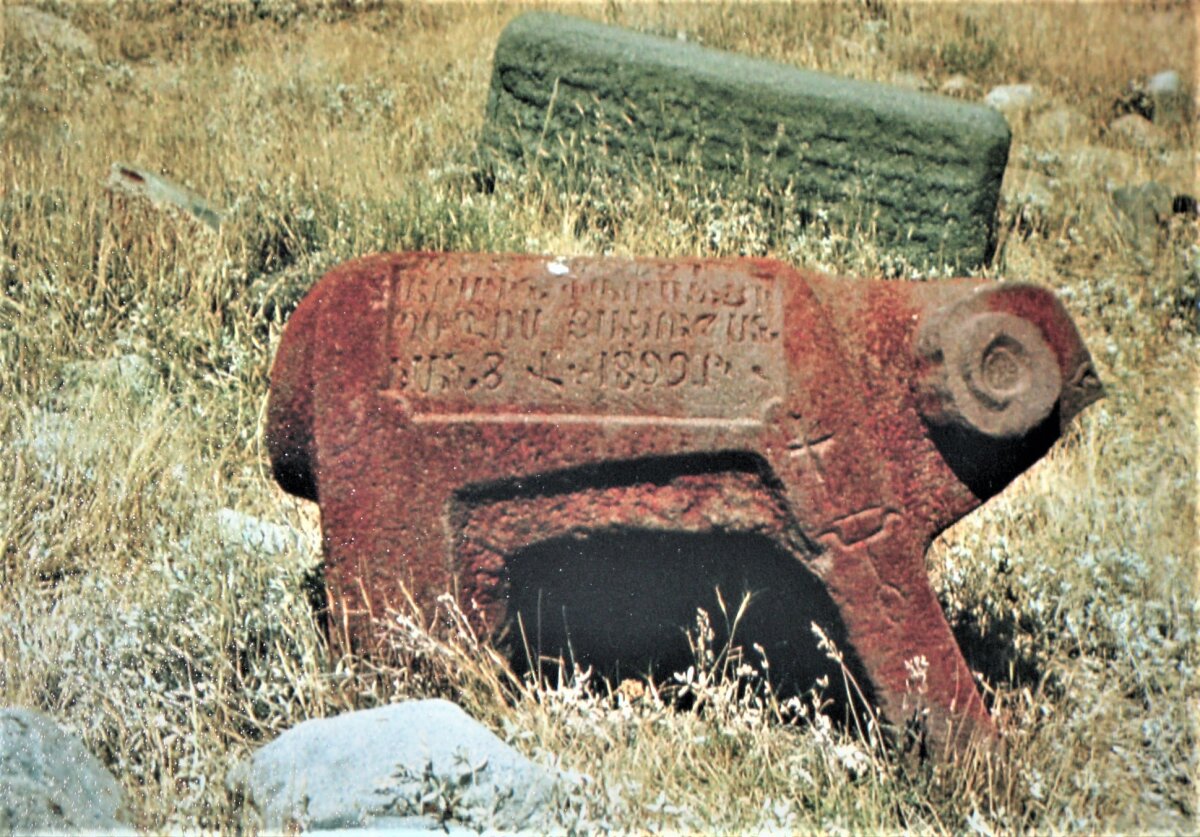 Азербайджан уничтожил все армянские памятники в Нахиджеване. Фотофакты