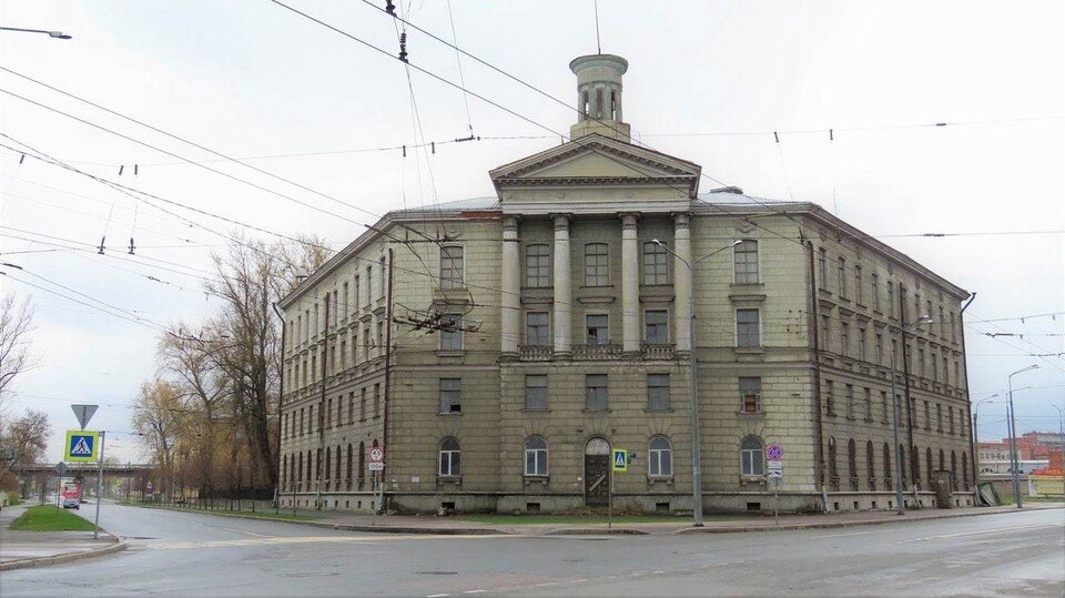     В здании раньше располагался НИЦ ракетных войск и артиллерии. Фото: t.me/save_spb