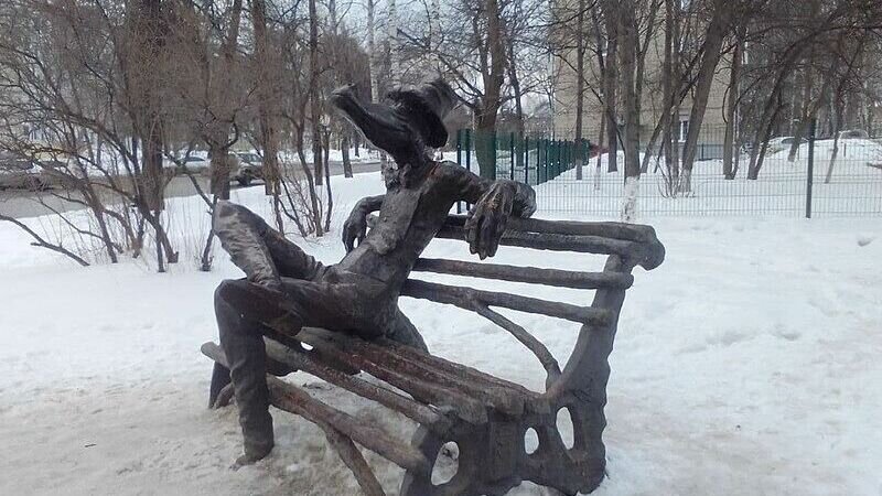     На улицах Ижевска можно встретить множество любопытных скульптур. Одни из них хорошо известны ижевчанам, о других знают немногие. Но у каждой своя история и каждая по-своему уникальна. Двенадцать из них в нашем сегодняшнем топе.