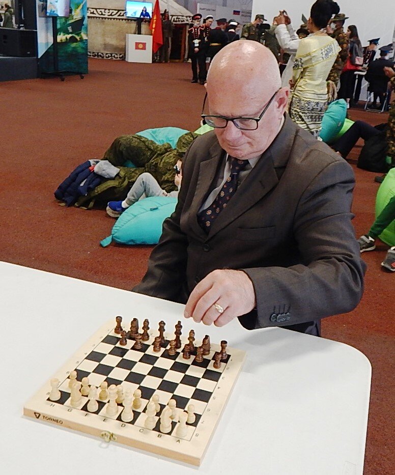 Фото. Черёмин Александр Александрович за шахматной доской. 