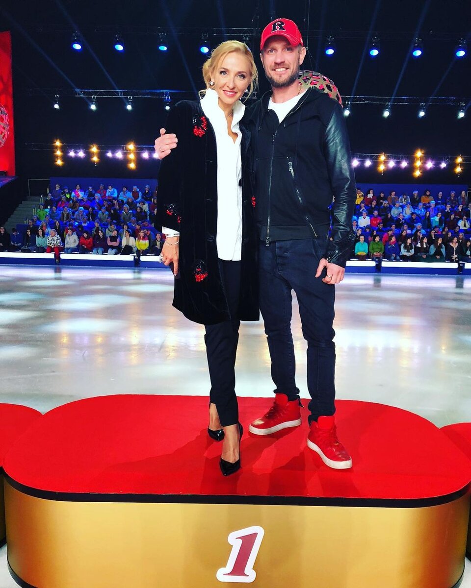    Роман Костомаров стал олимпийским чемпионом в паре с Татьяной НавкойСоцсети Романа Костомарова