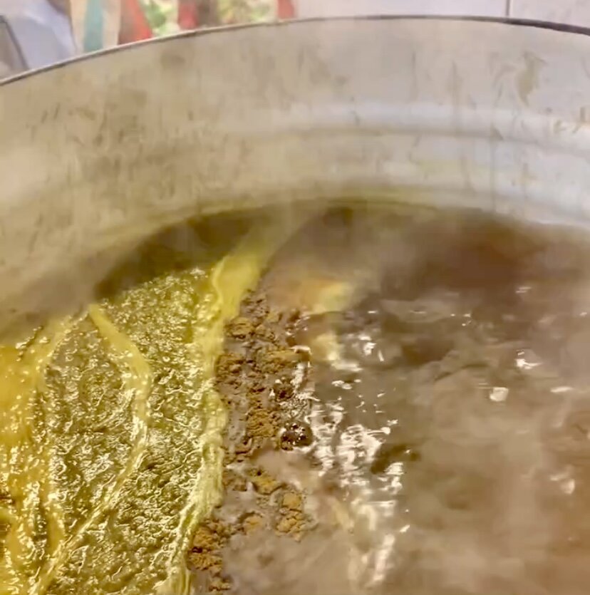 Мускатный орех и корица в будущей медовухе
