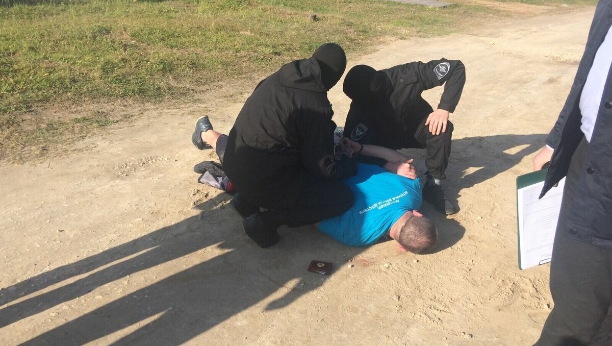     К пожизненному заключению приговорили руководителя преступного сообщества, который организовал нападение на сотрудников полиции и военнослужащих, сообщает Генеральная прокуратура РФ по СКФО и ЮФО.