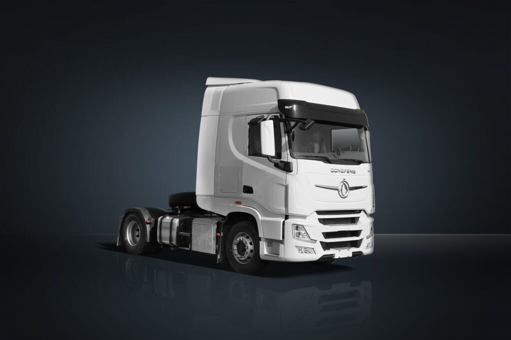    В Россию привезли тягач Dongfeng новой модели