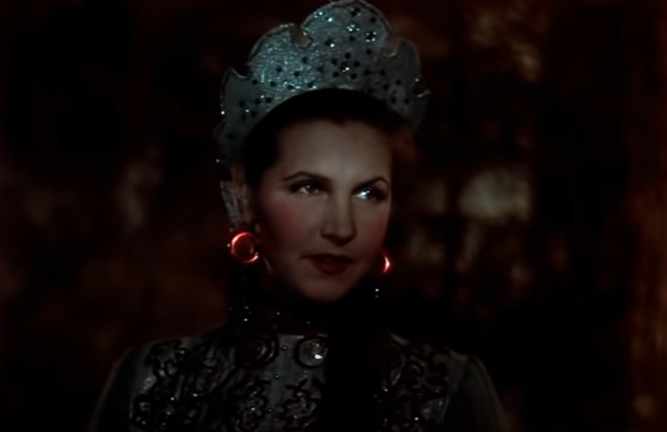 Хозяйка Медной горы (Тамара Макарова), кадр из фильма "Каменный цветок" (1946)