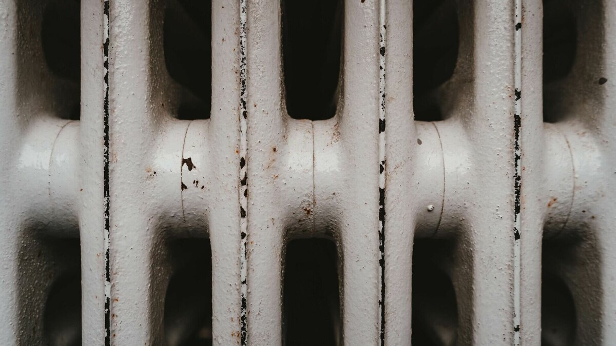     Более трех тысяч обращений зафиксировала региональная служба контроля. С началом отопительного сезона от многих хабаровчан начали поступать жалобы на температурный режим в квартирах.