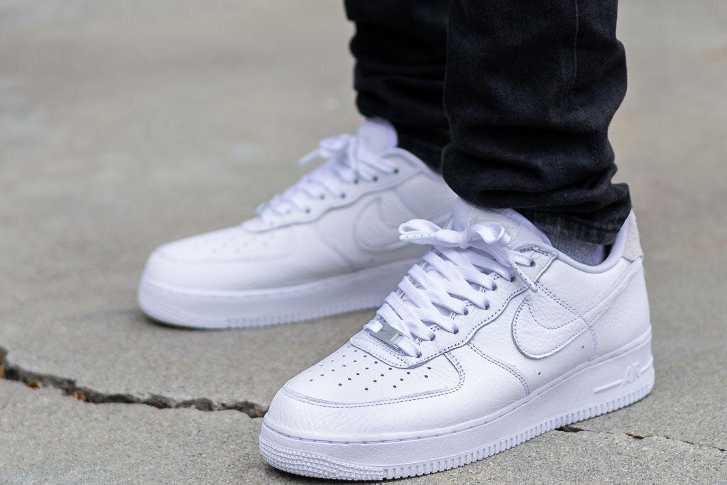 Nike Air Force 1 в расцветке "Triple white"