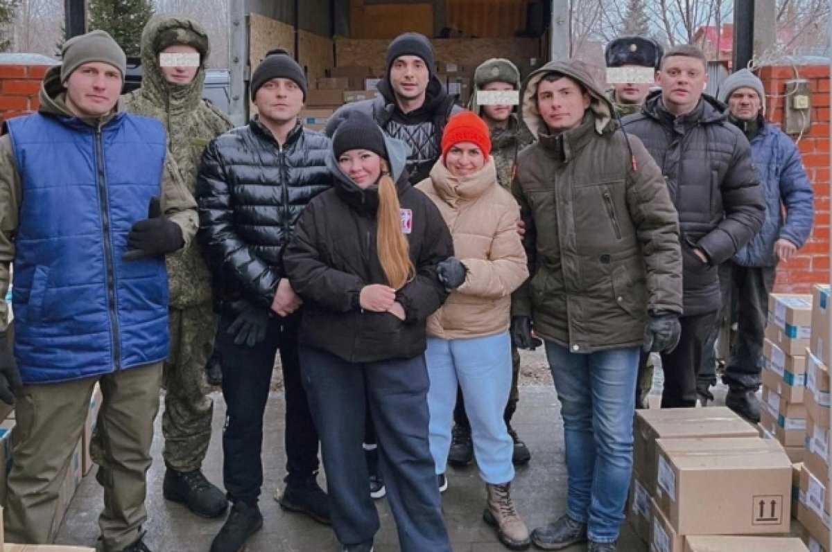    Ксения Коваль и ее команда регулярно собирают гуманитарную помощь в зону СВО.