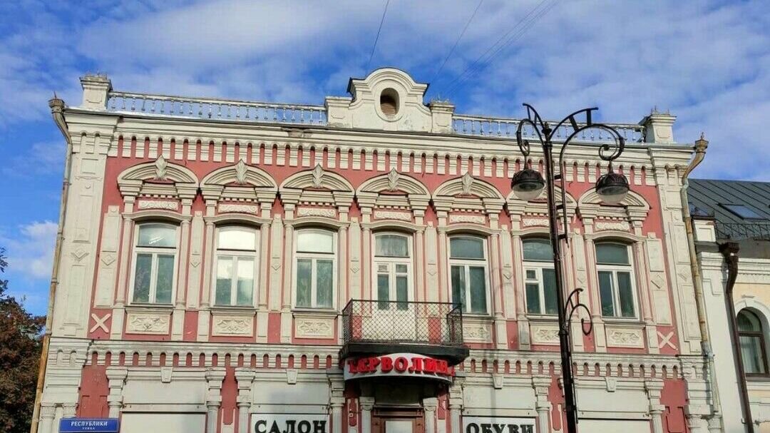     Тюменские власти продали вековой особняк, «Дом Н. Л. Панкратьева», расположенный на улице Республики, 29. Здание площадью более 550 квадратных метров было выставлено на аукцион за 22 миллиона рублей в конце ноября.