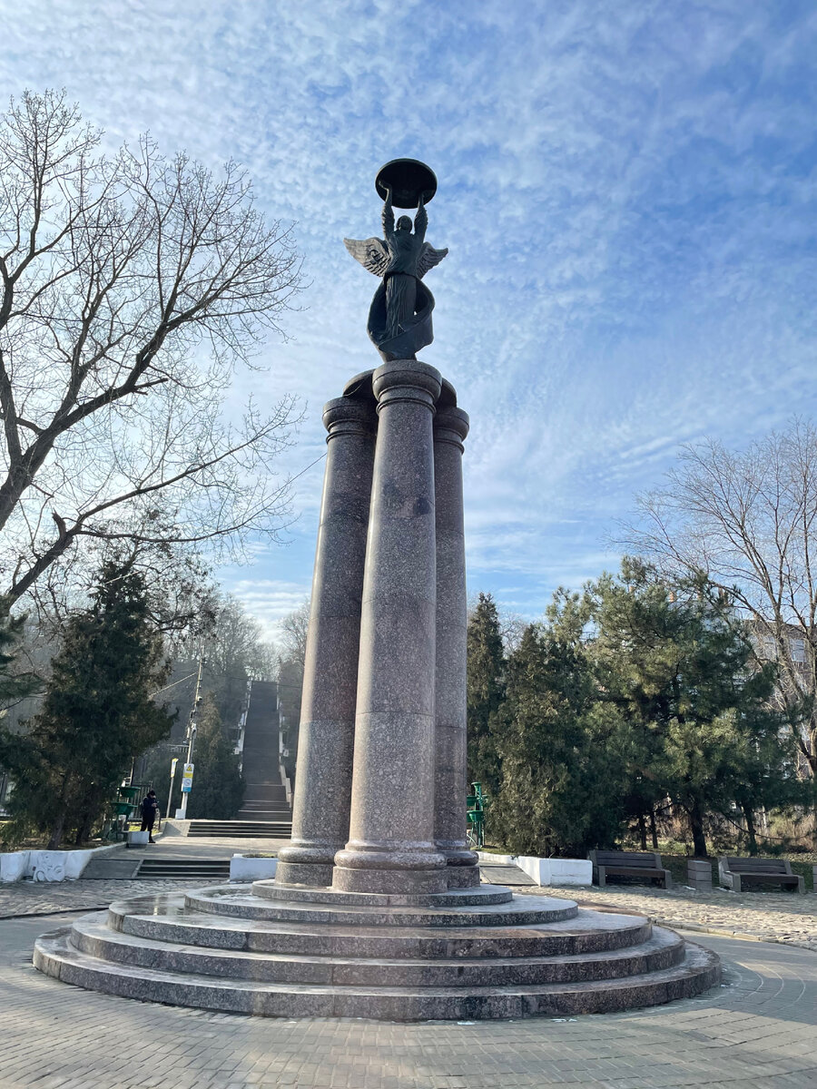 Памятник 300-летию Таганрога