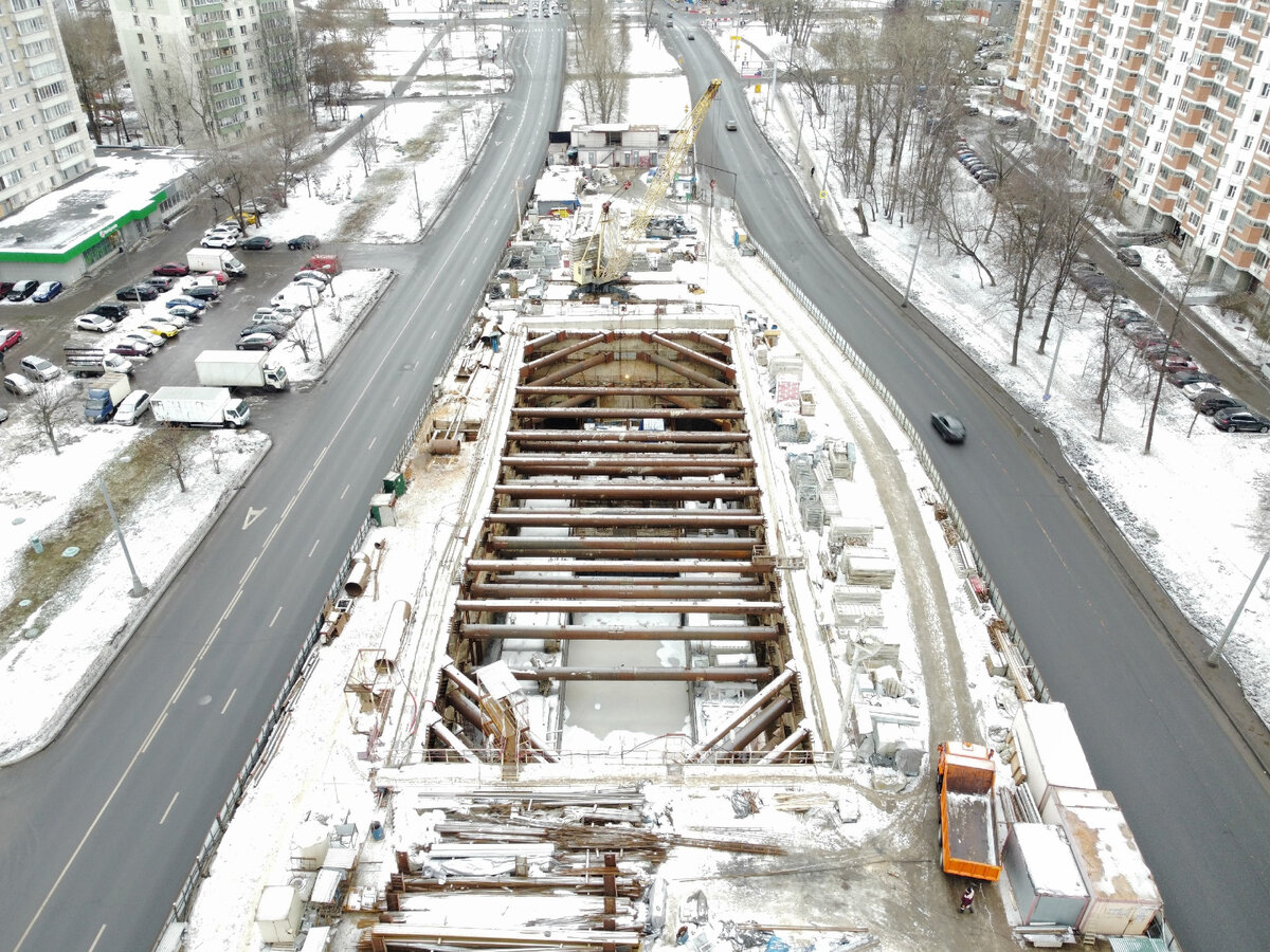 Прекрасный вид на площадку монтажной камеры на 🚇 перегоне «Селигерская» — « Яхромская» Люблинско-Дмитровской линии с высоты птичьего полёта | Развитие  Метрополитена в Москве | Дзен