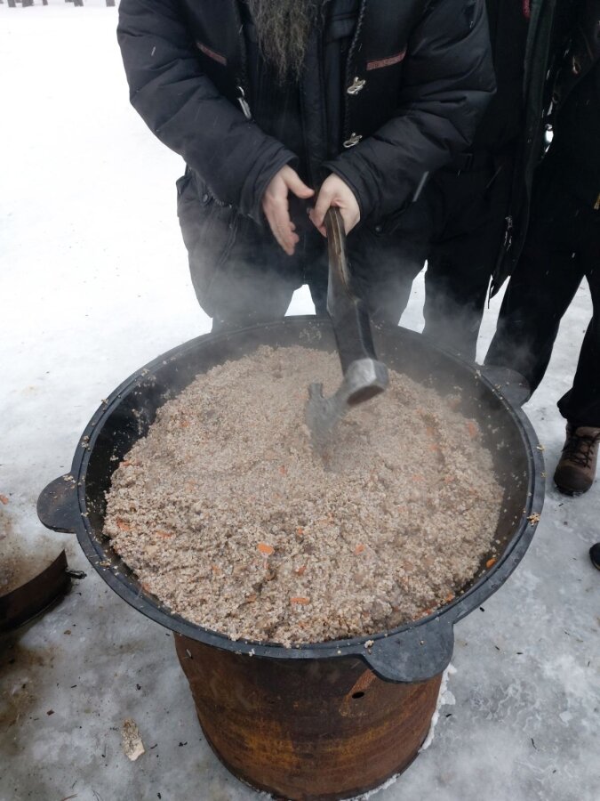 Каша из топора от «Ночных волков» и «Русских мотоциклистов» согрела всех участников пробега!