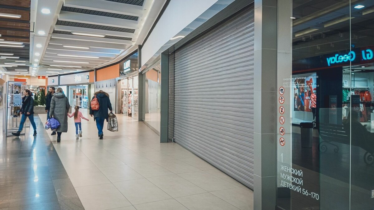     Новые владельцы сети Zara в России на следующей недели должны объявить о сроках открытия магазинов, сообщило РИА «Новости».