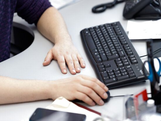     Рабочие будни россиян не обходятся без юмора / Вадим Боченков