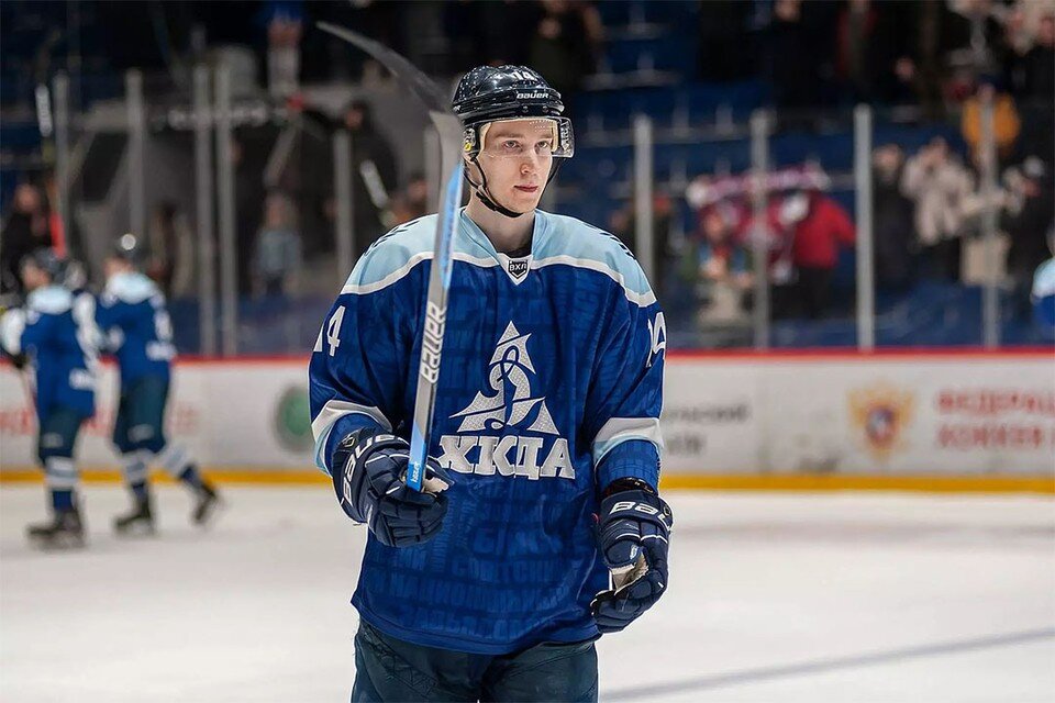     Защитник команды Егор Стронов. Фото: пресс-службы ХК «Динамо-Алтай»