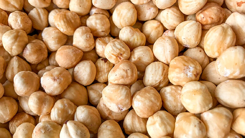 Фундук — это орех, который хорошо известен своим сладким и слегка землистым вкусом.-2