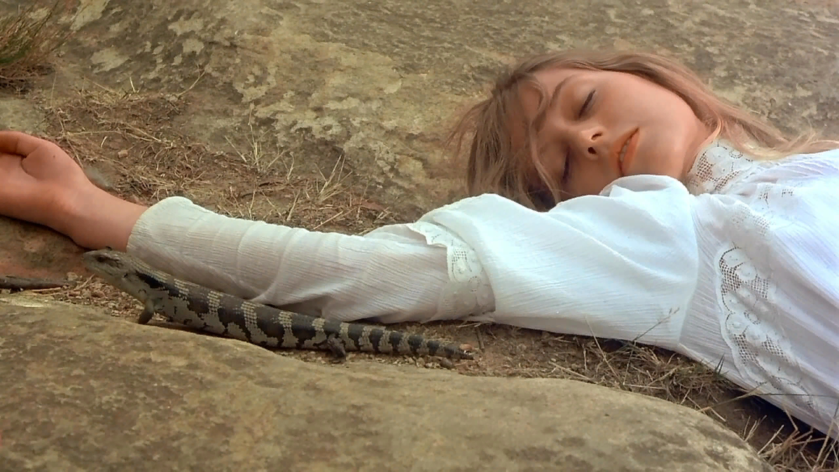 Кадр из фильма "Пикник у висячей скалы" (1975)