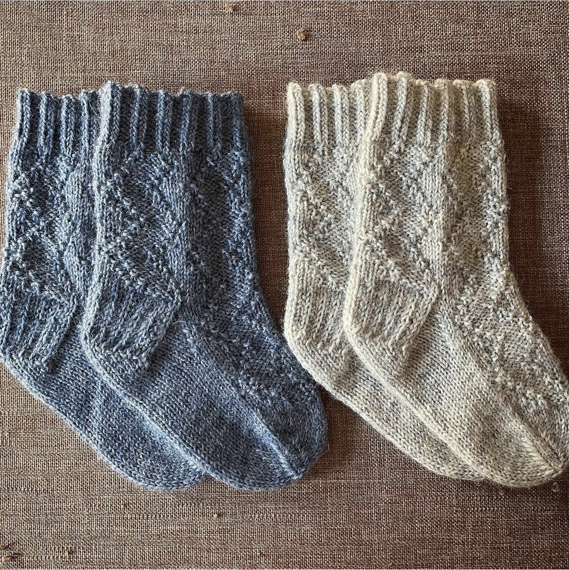 детские вязаные носочки с узором