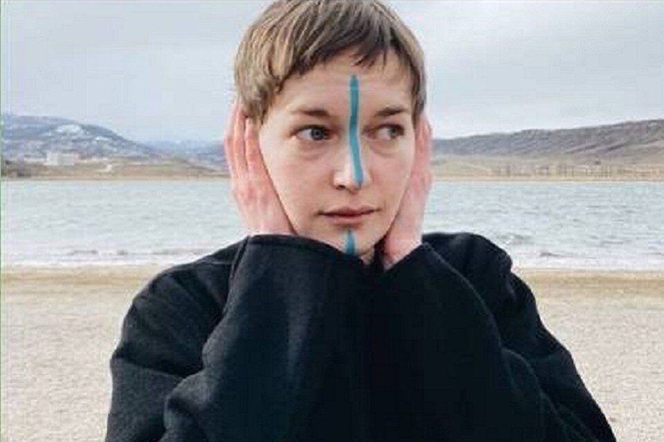     Ирина Слюсарь бросилась спасать собаку, которую смыло волной. И похоже, что не выбралась. Фото: соцсети