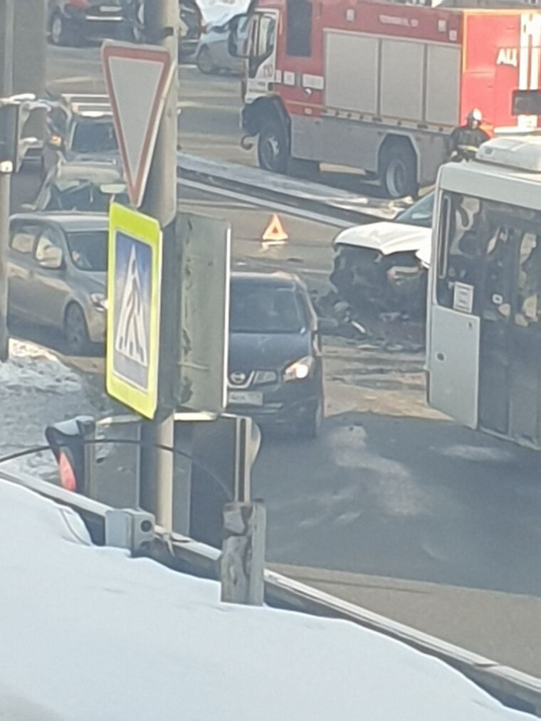    Очевидцы сообщают минимум о двух пострадавших