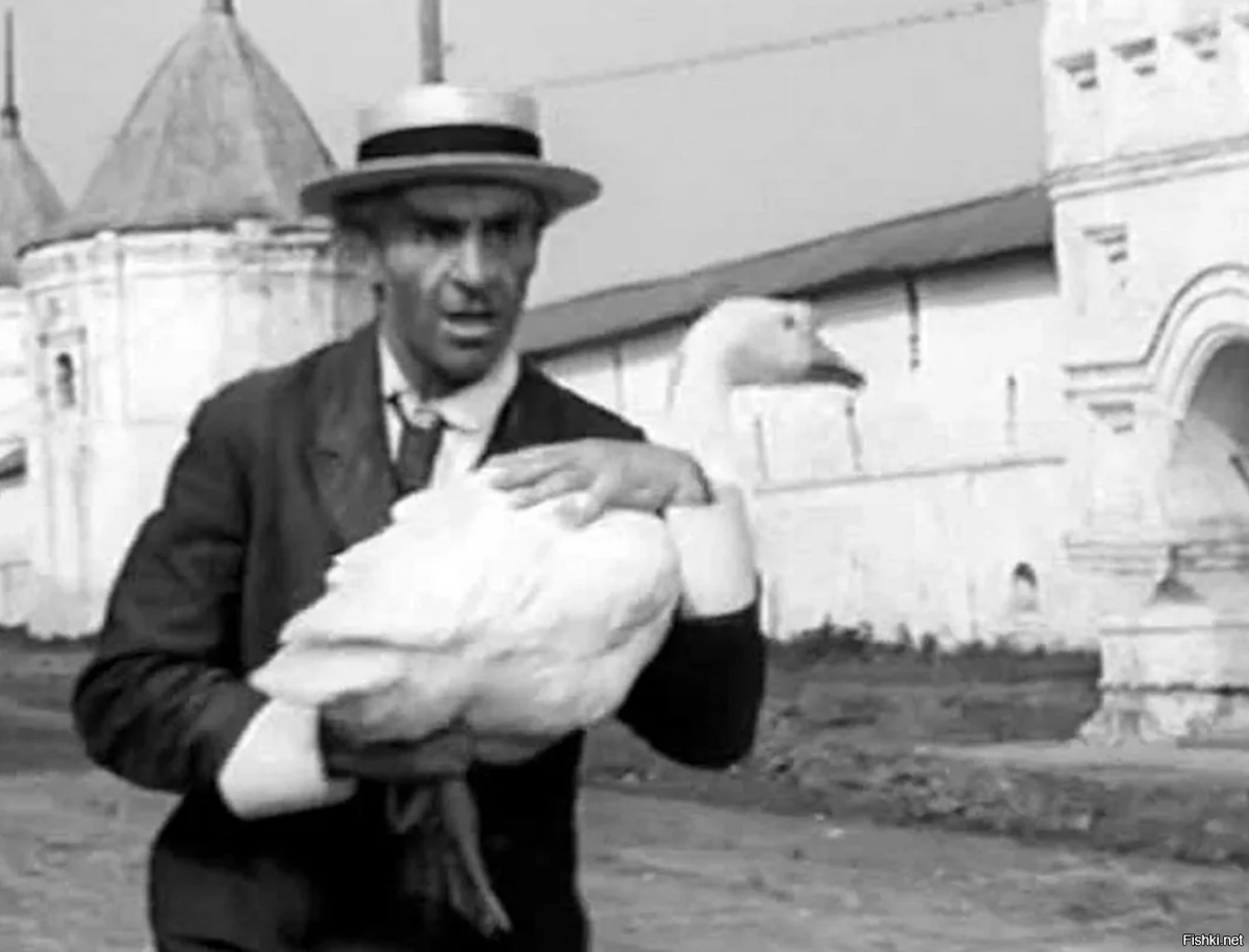 Кадр из фильма "Золотой телёнок". 