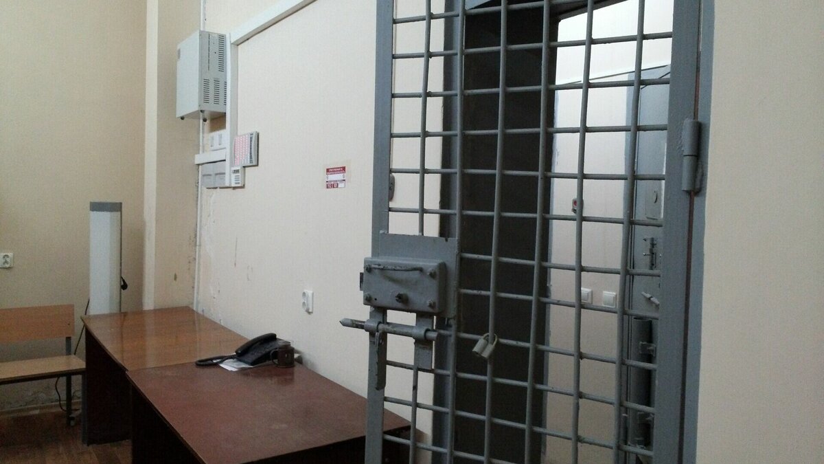     Суд признал виновным 30-летнего Дениса Сердюка в поджоге военкомата в мае прошлого года. За свой проступок волгоградец проведет 4 года в колонии общего режима.