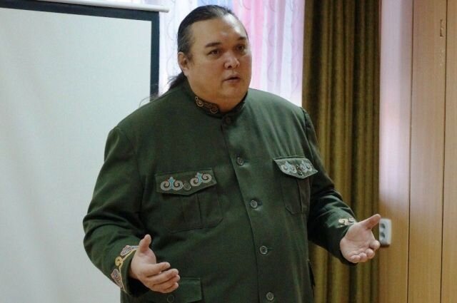 Леонид Сунгоркин- руководитель театра "Бури".