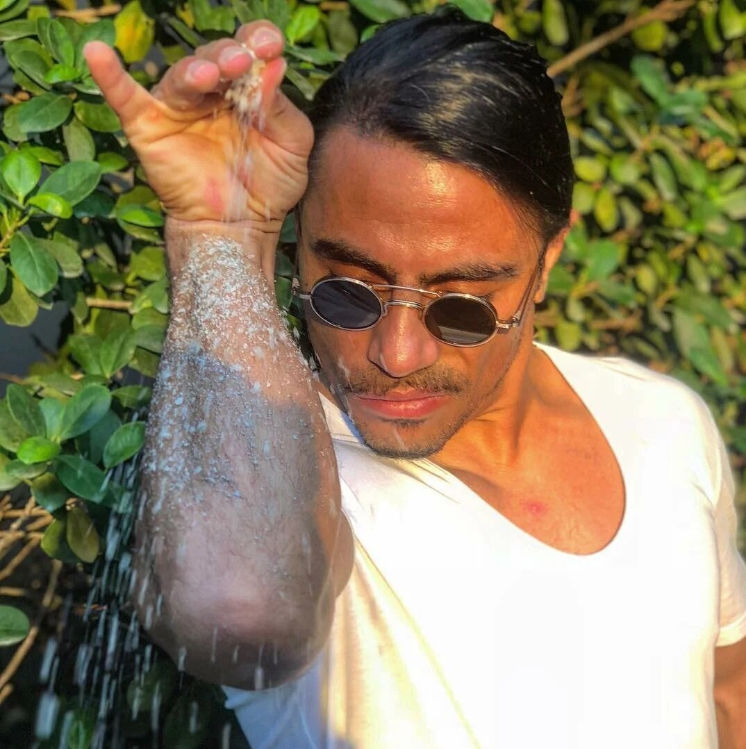 Знаменитый турецкий шеф-повар, не повторять его методы с семенами :)