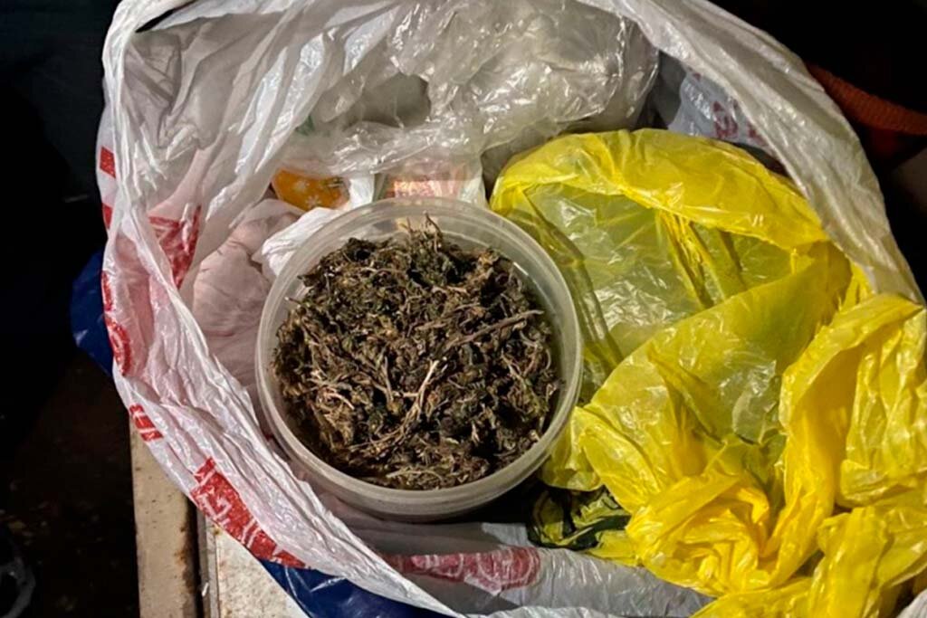    46-летнего череповчанина задержали на улице Набережной, где он в машине продавал наркотик клиенту.