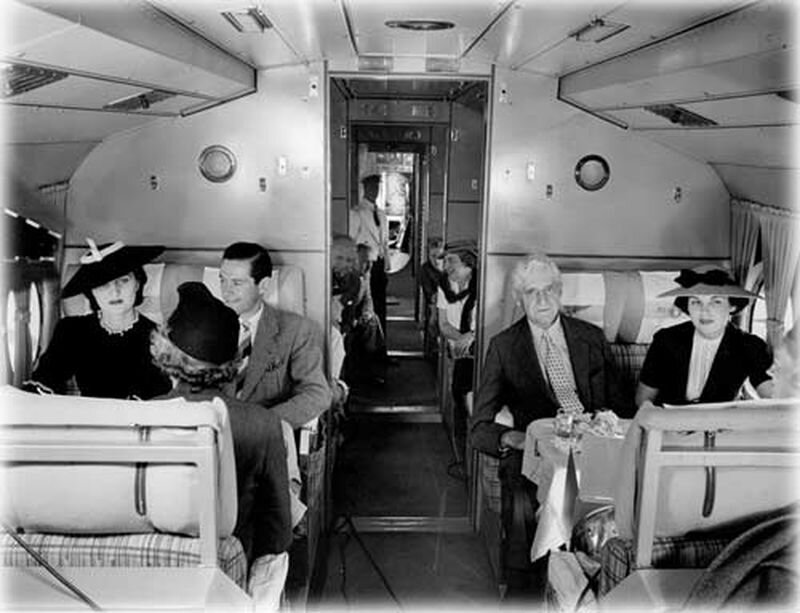 История будет с первого класса. Салон самолета Америка 1960. Пассажирский самолёт 1930. Первые пассажирские самолеты салон. Пассажирские самолеты 50-х годов.