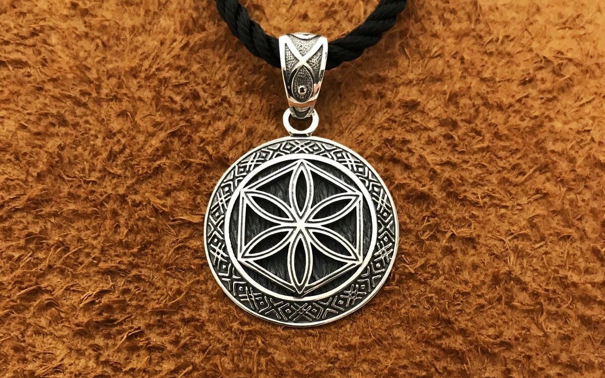 ЗВЕЗДА ПЕРУНА. Фото с сайта https://100kulonov.ru/amulety-talismany/obereg-sekira-peruna/