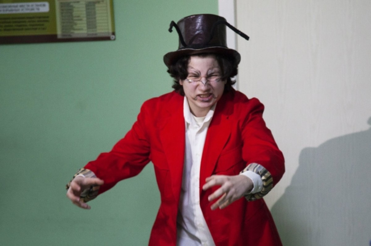    Ростовский молодёжный театр не первый раз приходит в больницу со спектаклями.