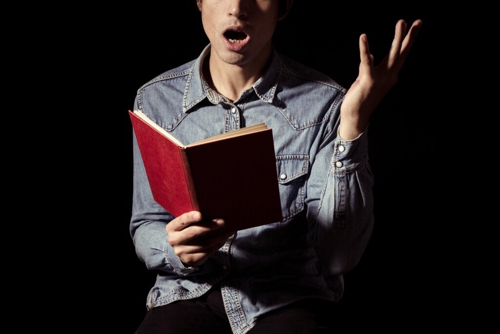 В Твери чтецов и лириков приглашают на творческий конкурс «Привет, поэт!»