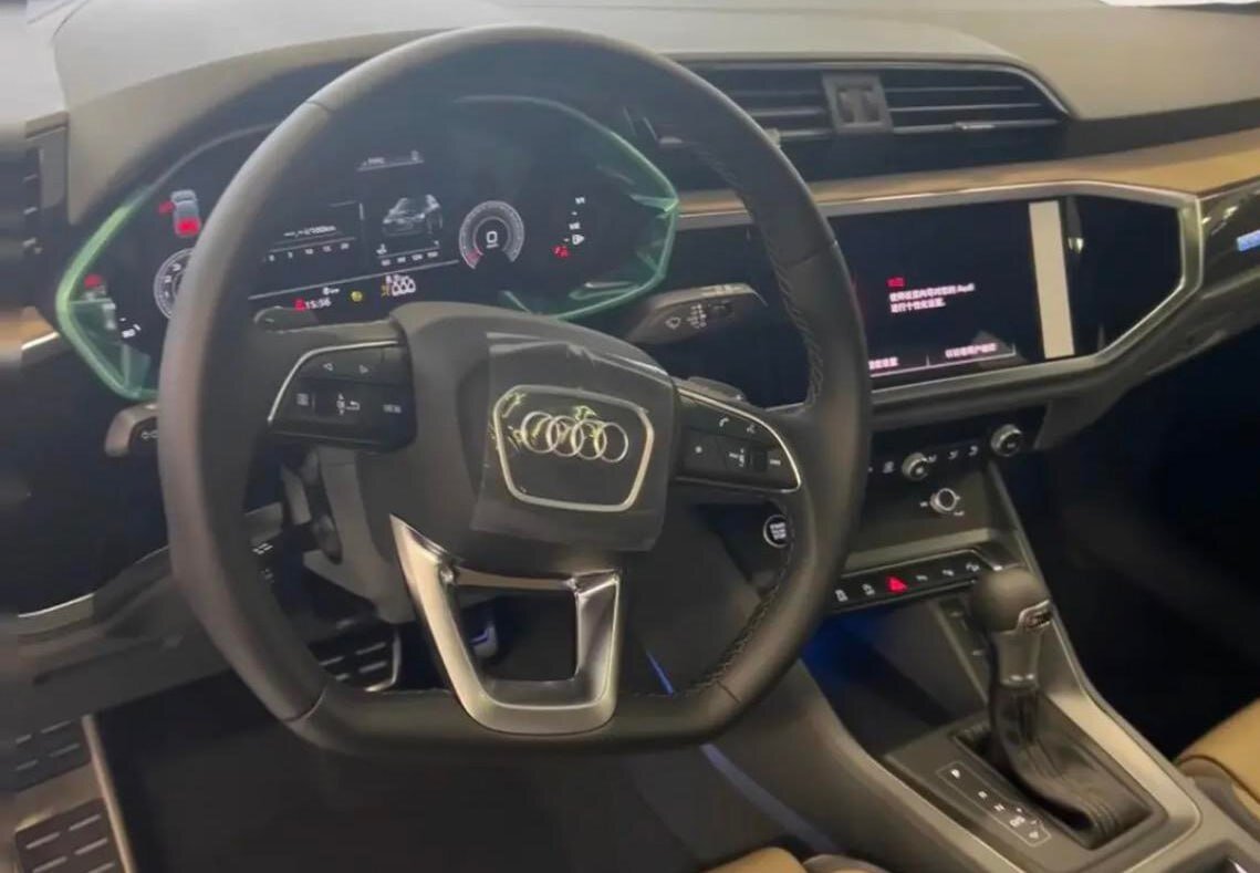 Первые фото рестайлингового кроссовера Audi Q3