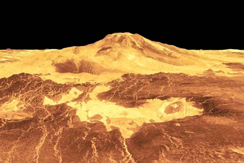    Девятикилометровая гора Маат — высочайший вулкан на Венере / ©NASA, JPL