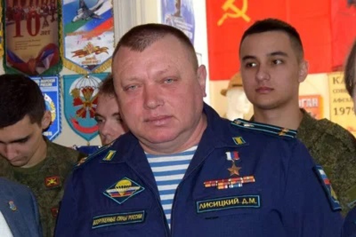    Герой России часто встречался с молодёжью и объяснял, как Родину любить.