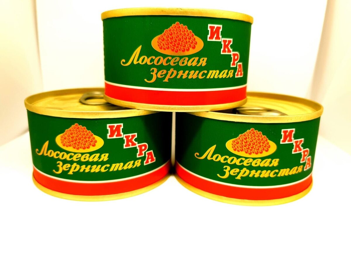 фото красной икры высокого качества. икра на новогоднем столе. икра чавычи. икра лососевая зернистая камчатские деликатесы. икра кижуча.