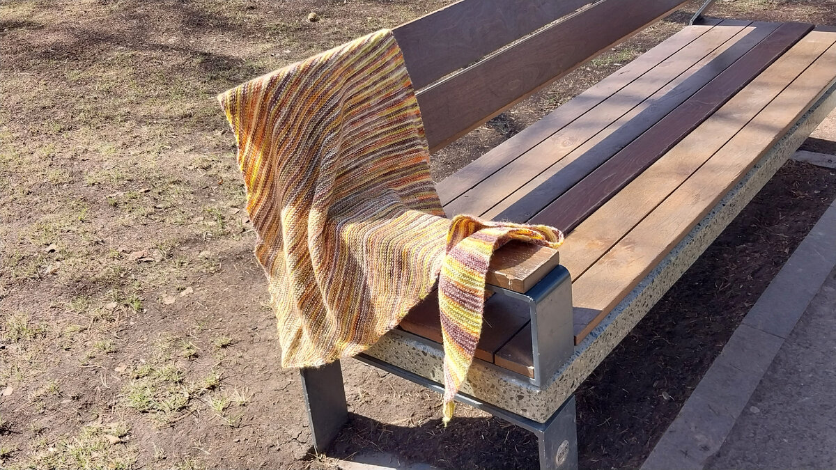 Размер косынки 90×200см.Расход пряжи 200гр.