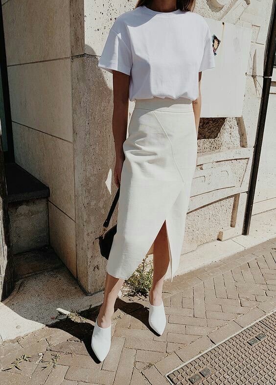 Прекрасный вариант , имеет спущеное плечо 